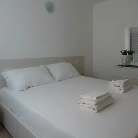 Welcomely - Xenia Boutique House Apartamento